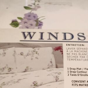 New  queen bed sheet Set NWT